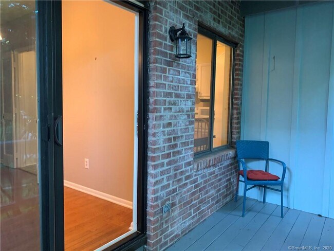 Building Photo - 13 Hills Ln