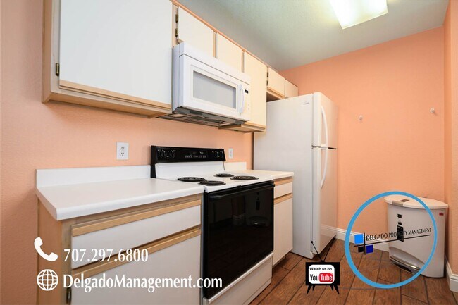 Building Photo - Glen Cove! Large one bedroom