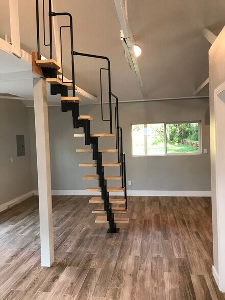Building Photo - 706 Vale View Dr