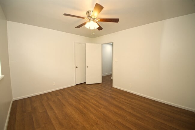 Building Photo - 5105 S Kingston Ave