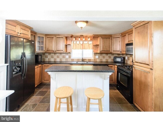 Building Photo - 374 Dehaven St