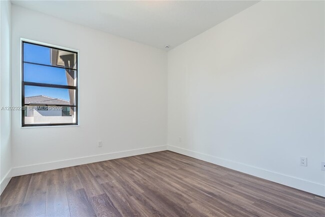 Building Photo - 1427 SW 23rd St