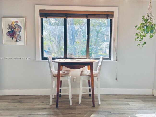 Building Photo - 1175 NE 131st St