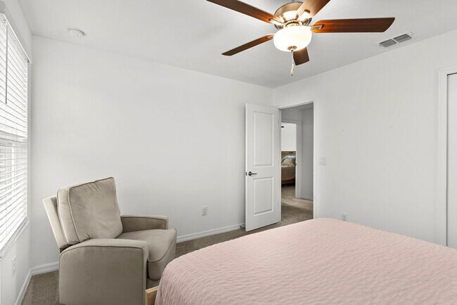 Building Photo - 1742 Red Loop