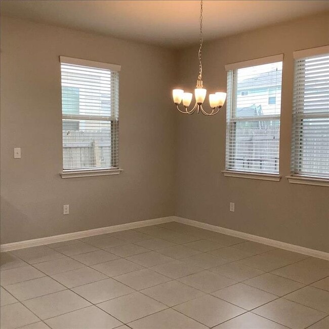 Building Photo - Leasing Special in Shadow Creek!