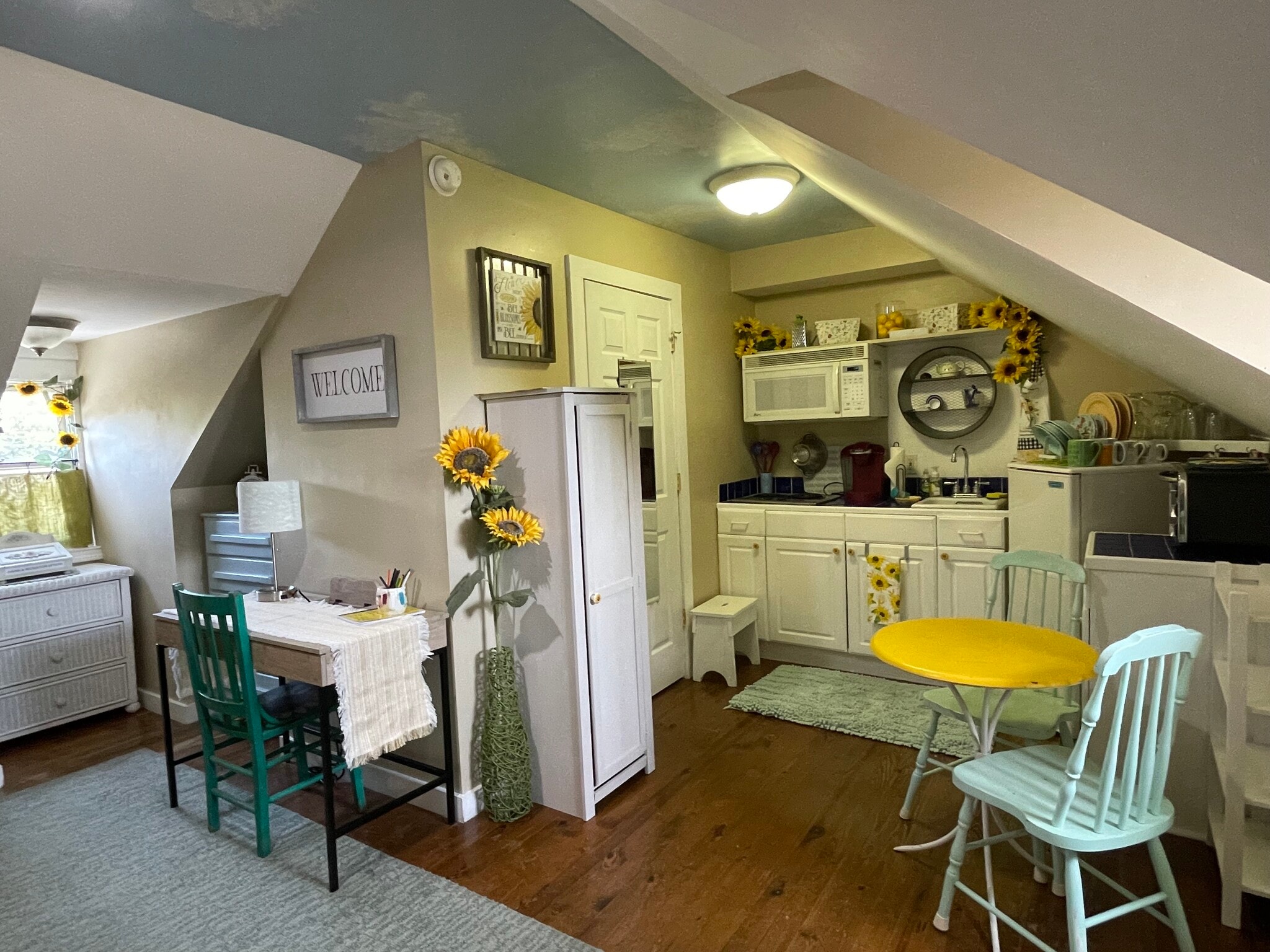 full kitchen - 540 E Taylor St