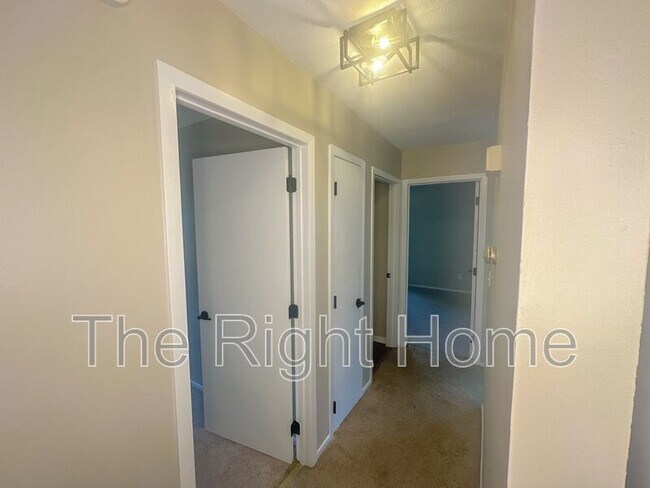 Building Photo - 6424 N 68th St