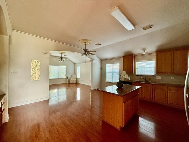 Building Photo - 2114 Indianapolis Dr