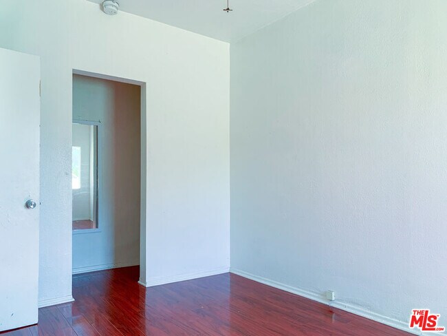 Building Photo - 821 N Vendome St