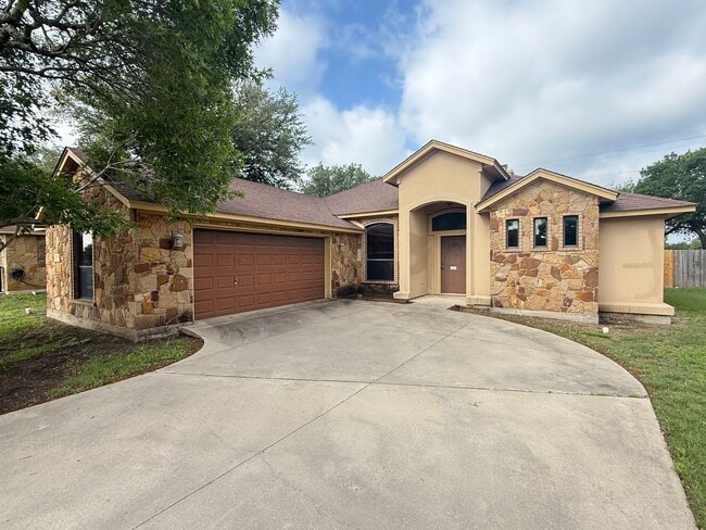 Building Photo - NEW IN MANAGEMENT - COMING SOON!