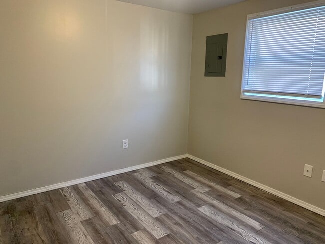 Building Photo - $775 - 2 bedroom/ 1 bathroom - 2 bed home ...
