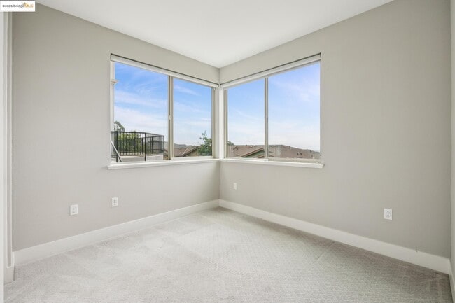 Building Photo - 6733 Skyview Dr