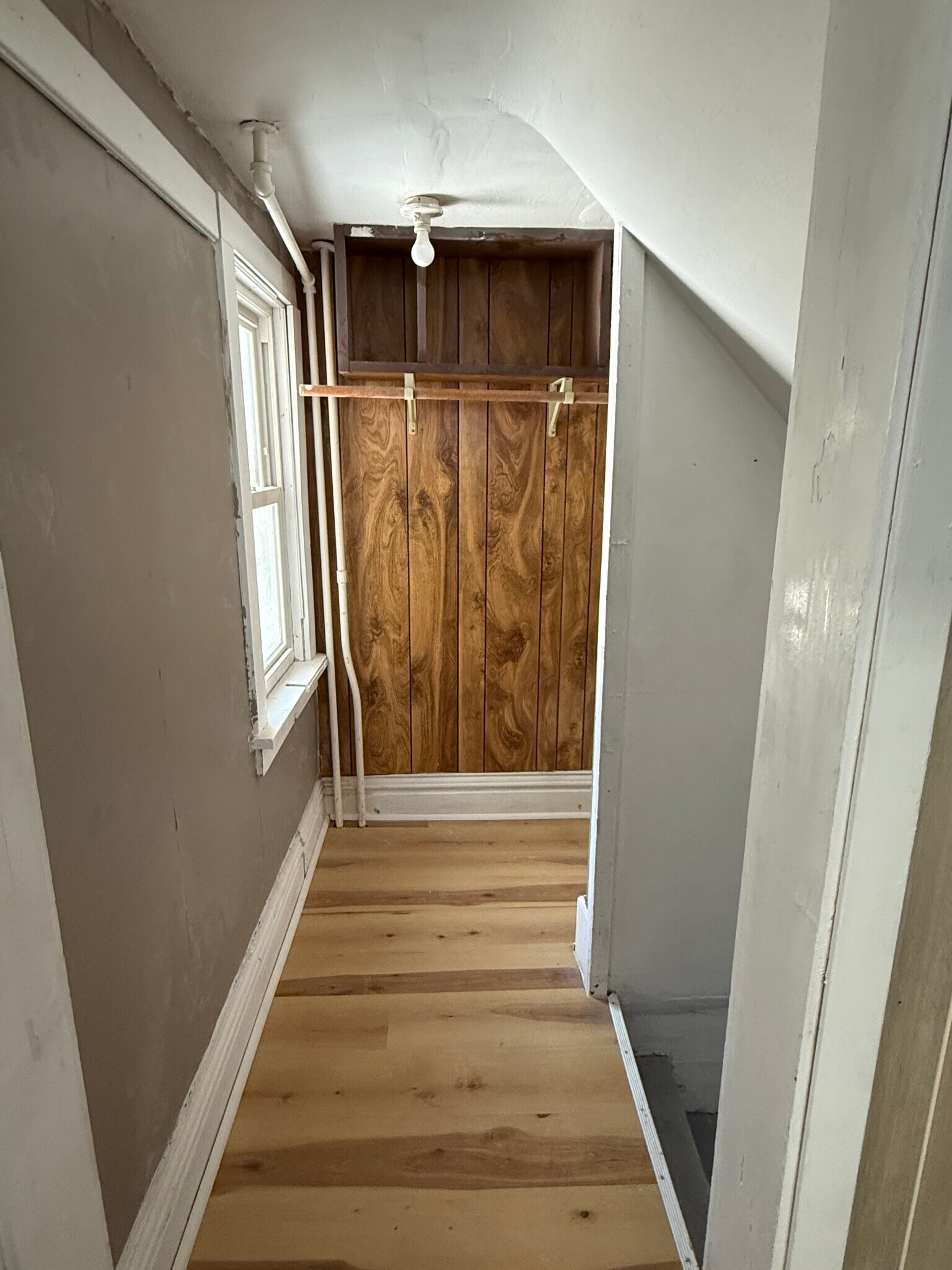 Building Photo - 4333 W 8th St