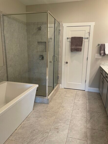 Building Photo - 2425 Gatebury Cir