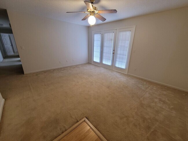 Building Photo - BEAUTIFUL SPACIOUS HOME READY TO MOVE IN !!!