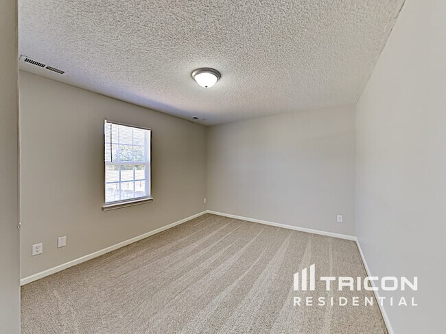 Building Photo - 3912 Chatterleigh Dr