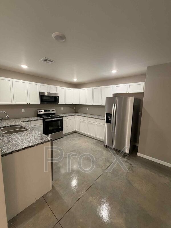 Building Photo - 321-323 S. 4th St