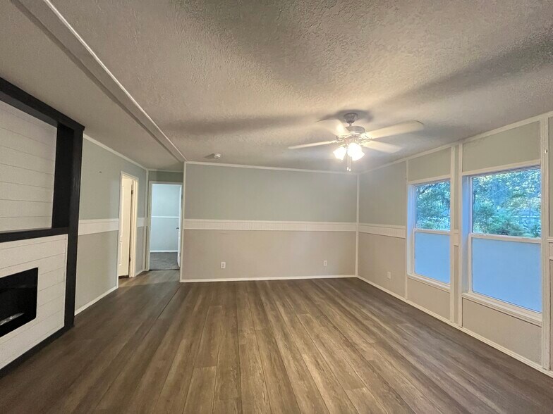 Building Photo - 2243 Limerick Rd