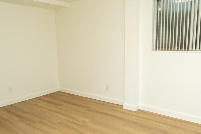 Building Photo - 245 W 500 S