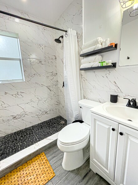 Building Photo - 854 SW 11th Ct
