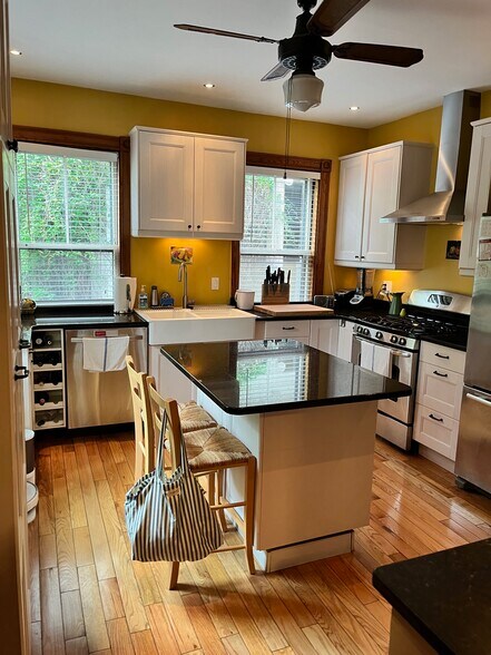 Building Photo - 119 Antrim St