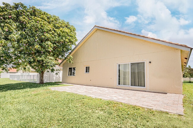 Building Photo - 5148 Rosen Blvd