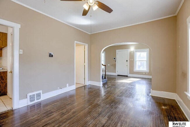 Building Photo - Charming  Home For Rent