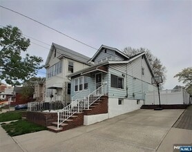 Building Photo - 98 Willard St