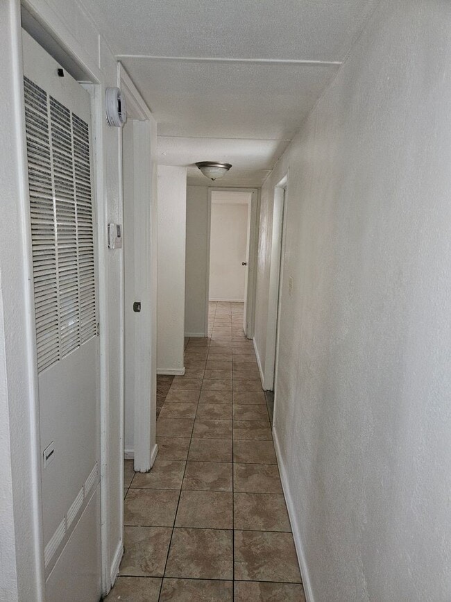 Building Photo - Cute and Clean 2 bed/1 Bath in central BHC
