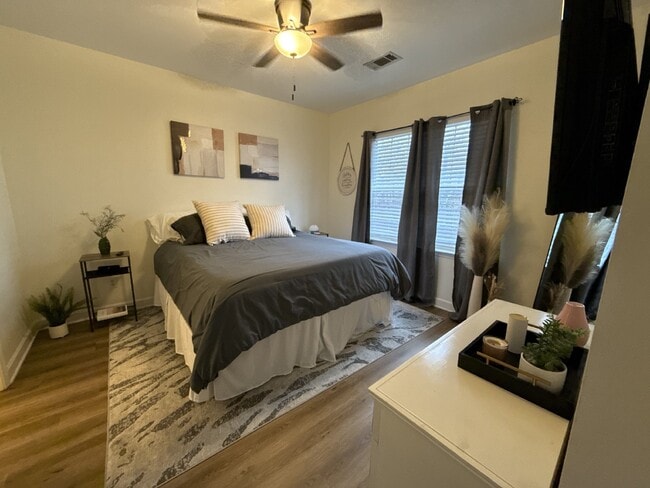 Building Photo - FANTASTIC LOCATION!! 2BR/2.5BA Townhouse in Historic Waverly area!