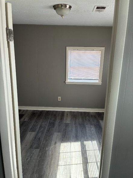 Building Photo - 4441 NE Winn Rd