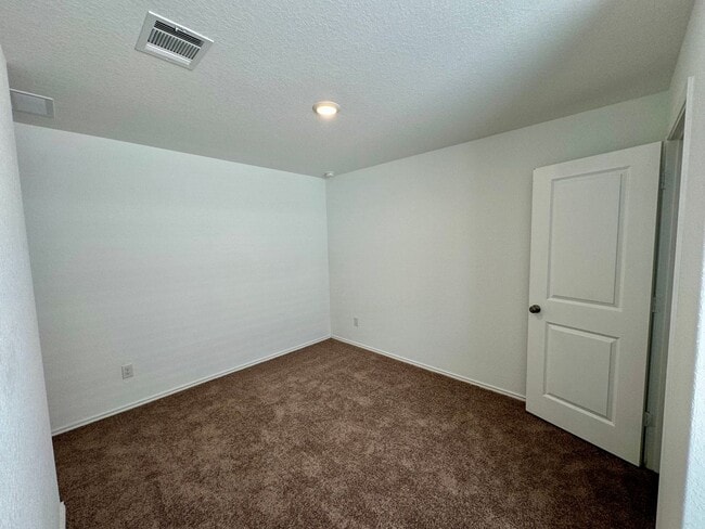 Building Photo - Modern 4-Bedroom Home with Community Pool ...