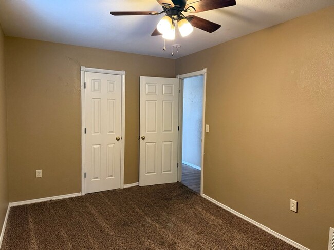 Building Photo - KU2-Osage Duplex 2