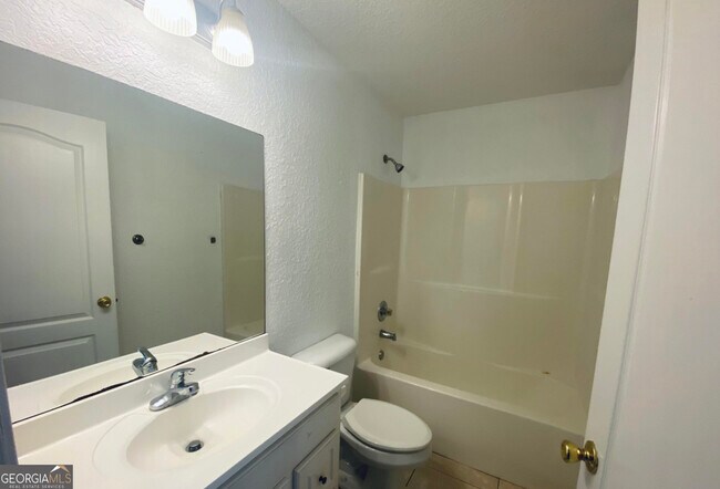 Building Photo - 240 W Dawson Ave