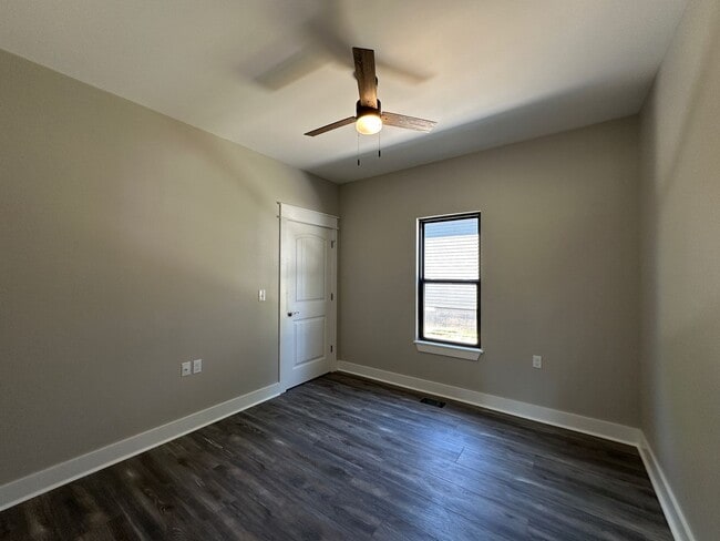 Building Photo - 3 Bedroom • 2 Bath Duplex on 23rd Street!