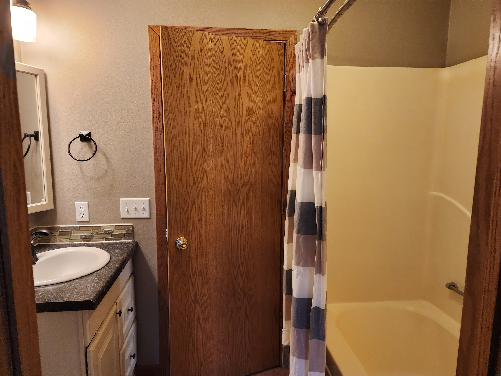 Building Photo - 3131 Dubuque St NE