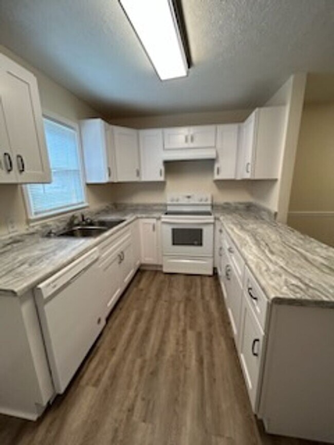 Building Photo - 1840 Woodland Ave