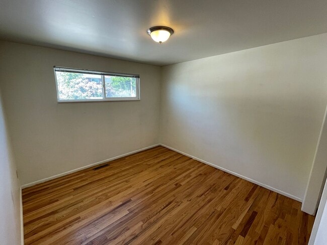 Building Photo - Beautiful 4-Bedroom Home in Desirable Holladay Neighborhood