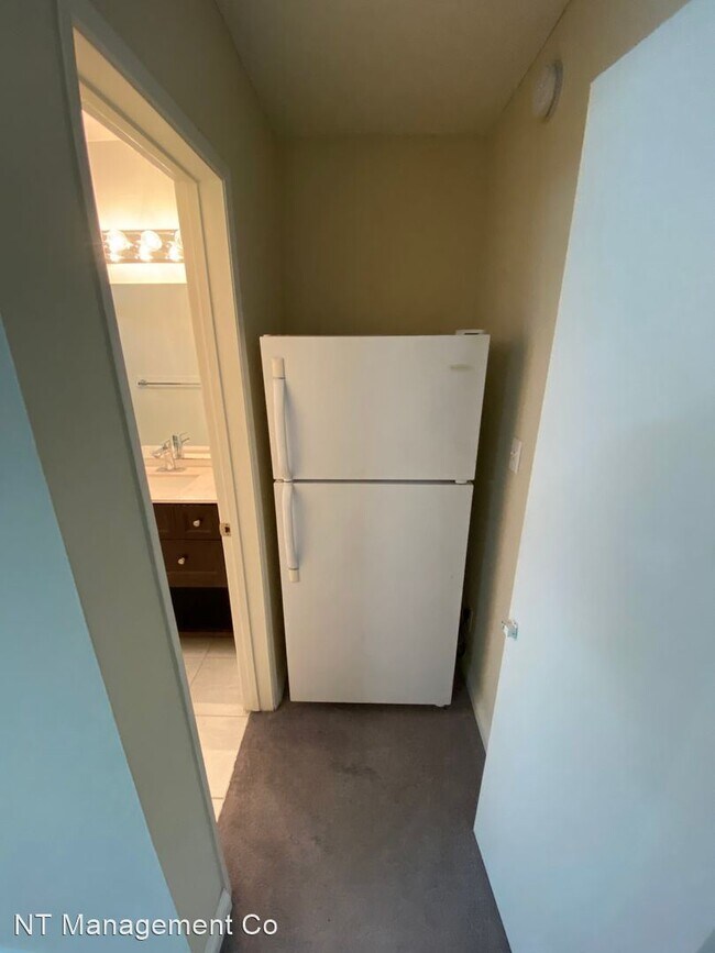 Building Photo - Studio, 1 bath Apartment - 3601 Keystone A...