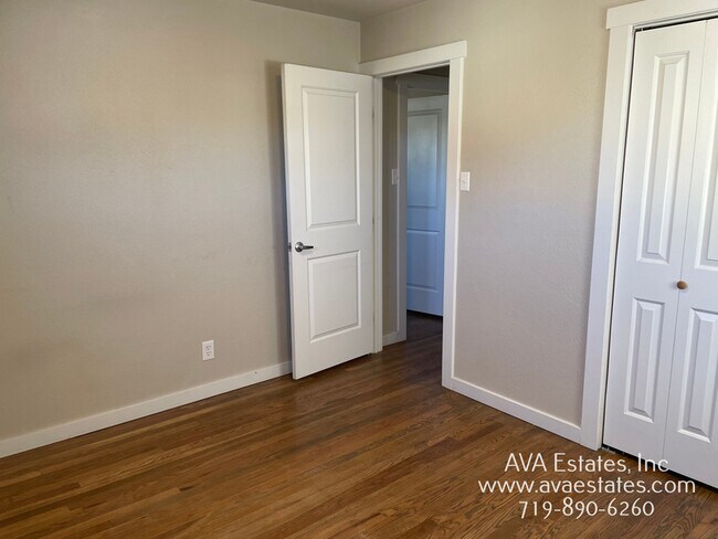 Building Photo - 2123 Driftwood Ln