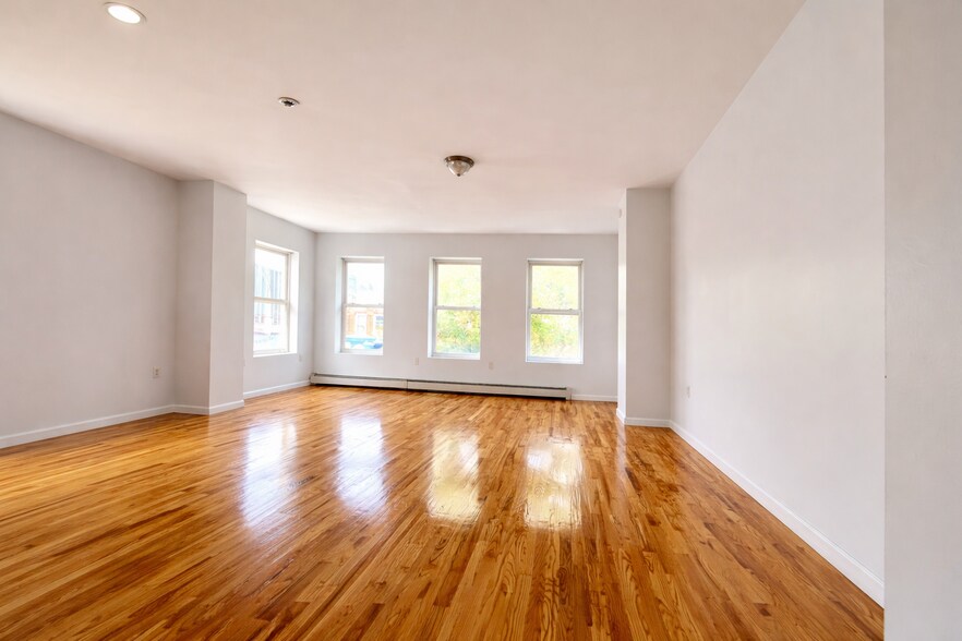 Building Photo - 2408 Beverley Rd