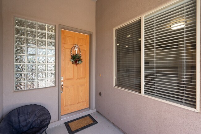 Building Photo - Fully Furnished 3 Bedroom Home In Coral Canyon With Community Amenities