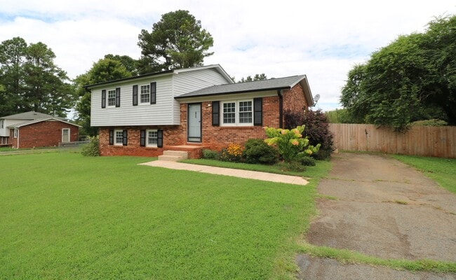 Primary Photo - 120 Sunnybrook Ct
