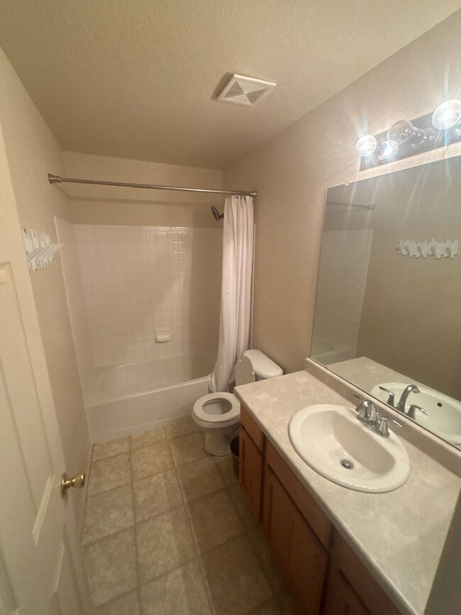 Building Photo - 3 bed, 3 bath COMING SOON in Thornton