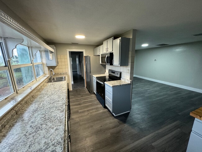 Building Photo - 5056 Pat Pl