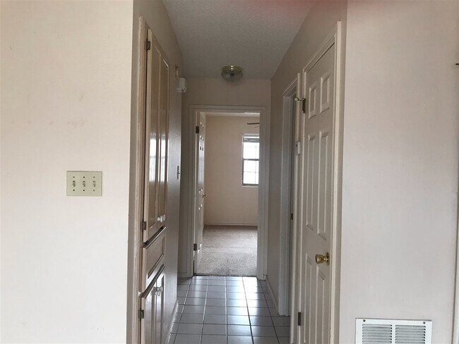 Building Photo - 201 Martingale