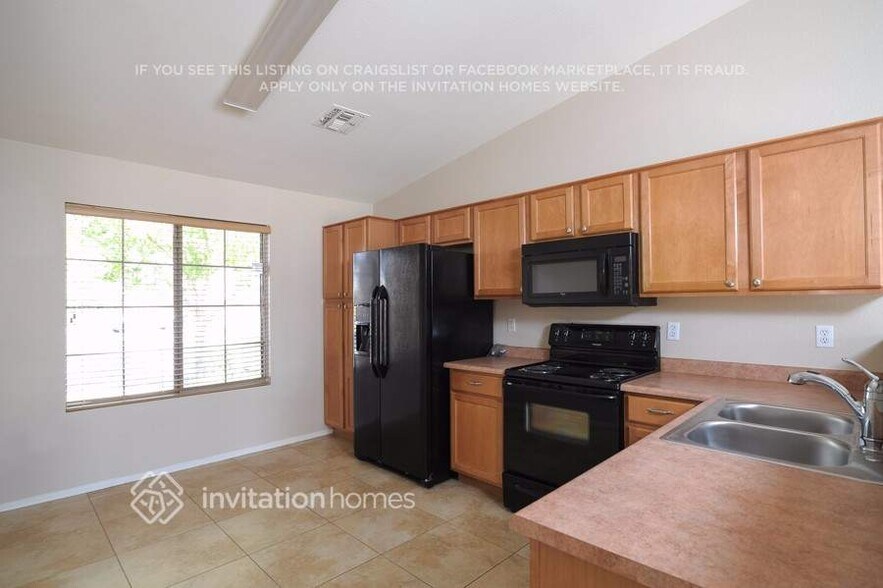 Building Photo - 8207 S 18th St