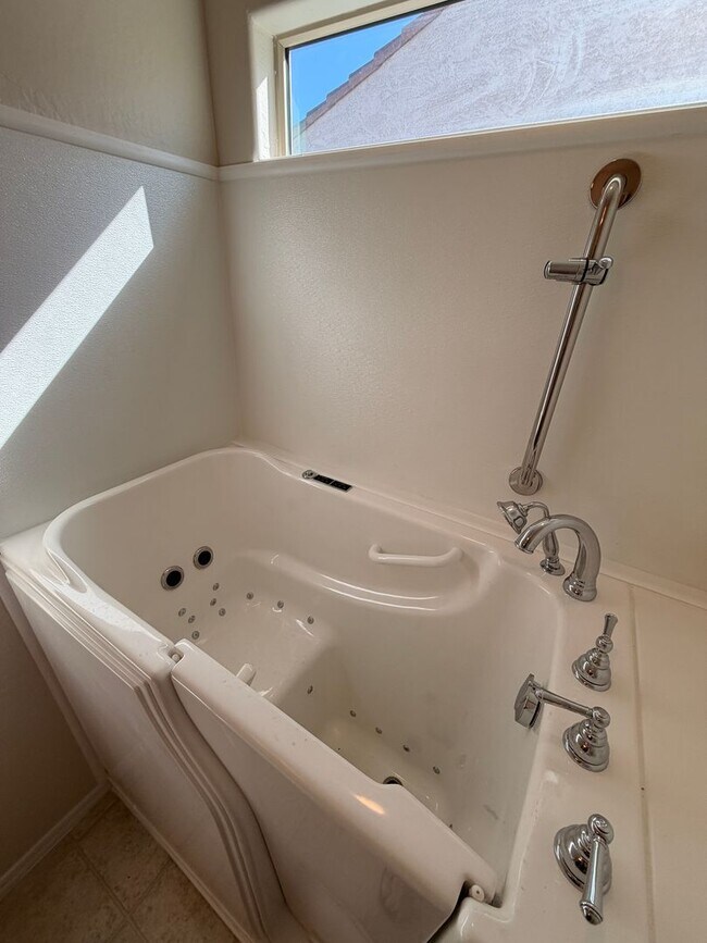 Building Photo - Live the Anthem Lifestyle! 3 Bed Home + Resort-Style Amenities