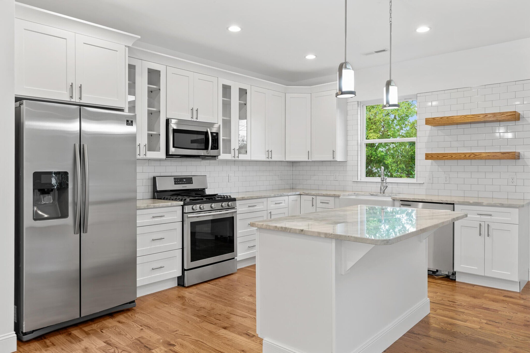 Building Photo - 2006 E 14th St