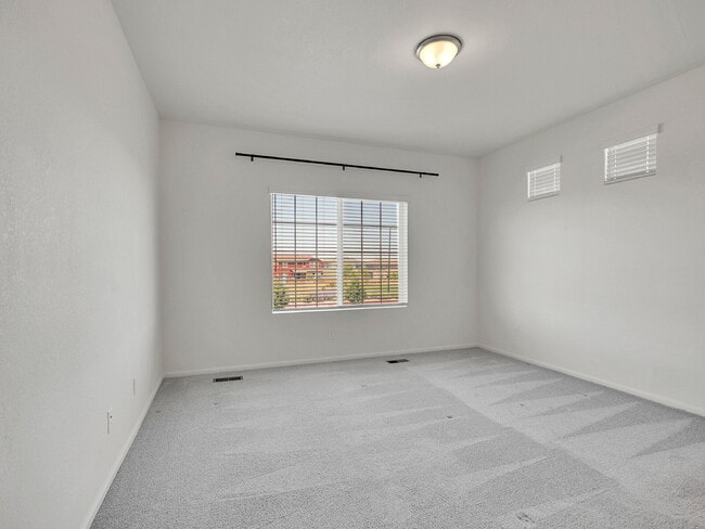 Building Photo - $3,295, 3 bed, 3 bath, located in Erie